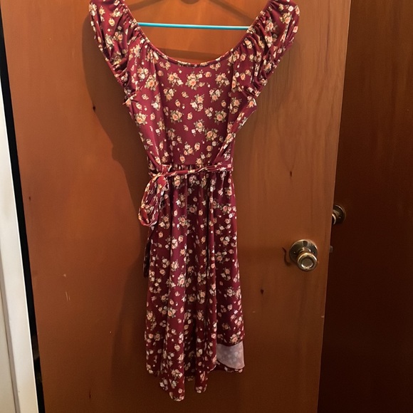 Summer form fitting dress - Picture 2 of 2